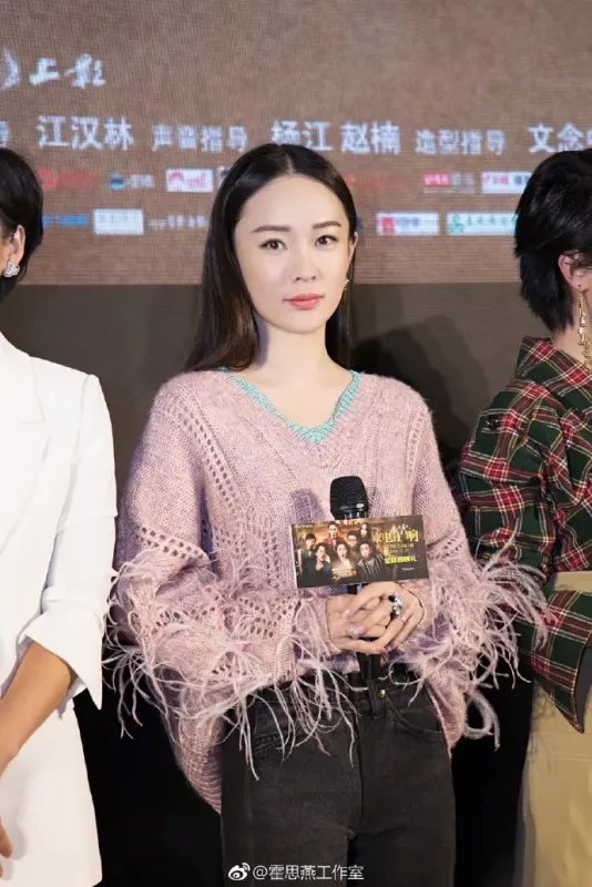 霍思燕庆生现场曝光,嗯哼送妈妈手绘贺卡好温馨,这一家的氛围如何?
