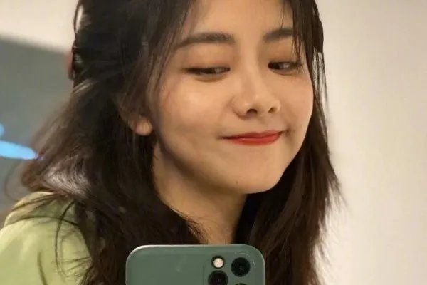 30岁谭松韵被曝结婚后又离婚,明星的感情生活为何一直备受关注?