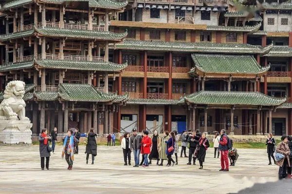 贵州独山县负债400亿,为何会花2亿建世界级建筑?