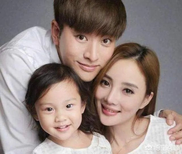 李小璐微博背景墙换成与贾乃亮的婚纱照,两人真的要复合吗?