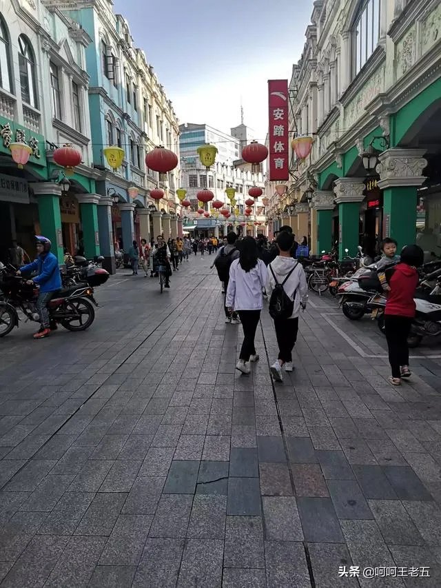 自拍摄影要不要用架子和灯?怎么用?
