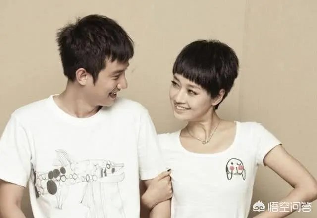 李小璐微博背景墙换成与贾乃亮的婚纱照,两人真的要复合吗?