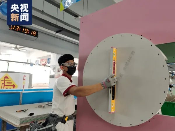 00后小伙刮腻子得了世界冠军，这是不是对“行行出状元”的完美诠释呢？