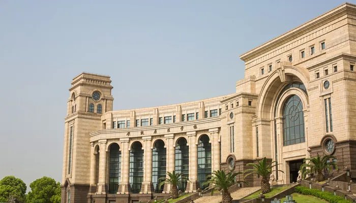 复旦大学在哪里个城市