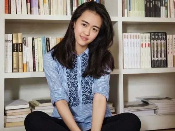 韩雪在一档节目中说,如果来不及化妆就涂点口红,口红真的如此重要?