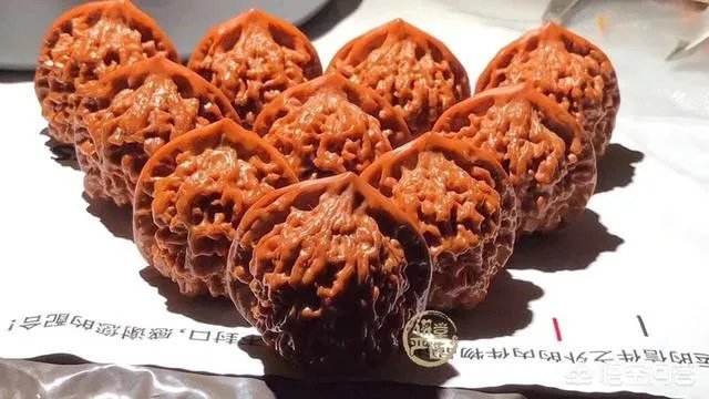 想盘玩核桃,是选小核桃好,还选麻核桃好?有什么区别?