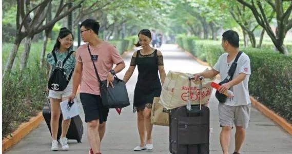如何适应大学生活?