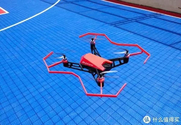 靠意念飞行到底有多玄乎?亲身体验UDrone意念无人机