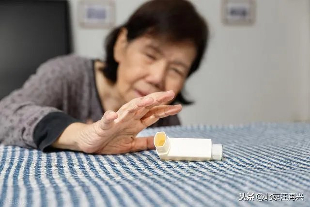 “很多老人生病住院了才懂:人到老年,老伴指望不上”你怎么看?