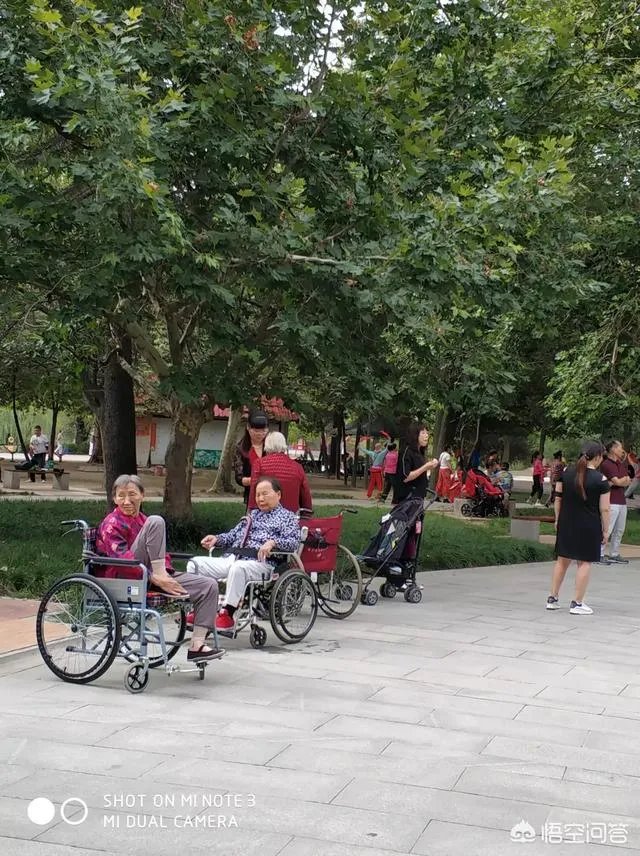 对于部分小区内大妈跳广场舞扰民这件事,你有什么看法?