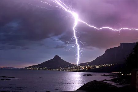 沈阳暴雨天降火龙劈向高楼,有没有引发火灾造成人员伤亡?