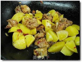 土豆烧排骨
