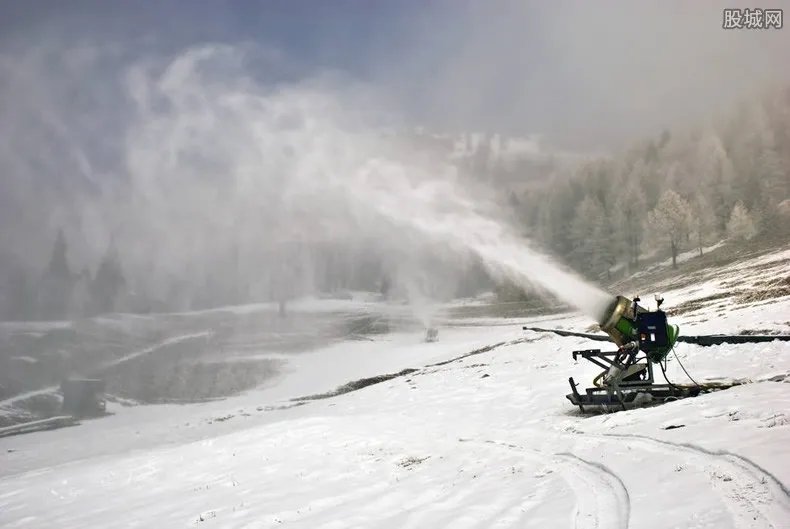 成都的雪人卖15块 大叔做雪人明码标价深受喜欢