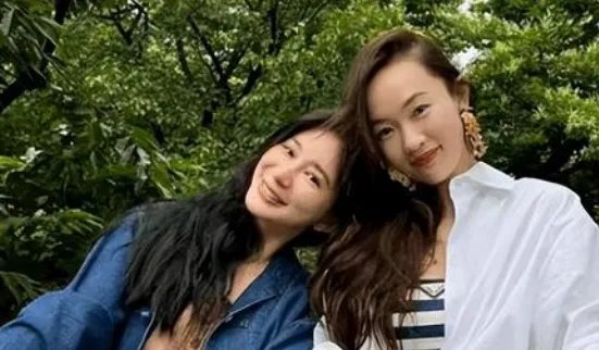 霍思燕与好友出游晒美照，你觉得她的状态怎么样？