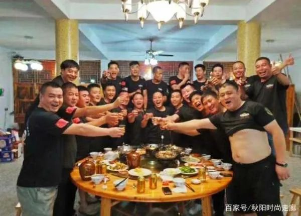 战友聚会通知了，没有参加聚会的这些人是什么心态呢？