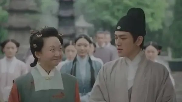 玉楼春中，于正是谁扮演的呢？