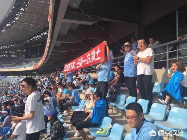 一方与上港的比赛,大连看台出现大片球迷的骚动,这是什么情况?到底发生了什么?