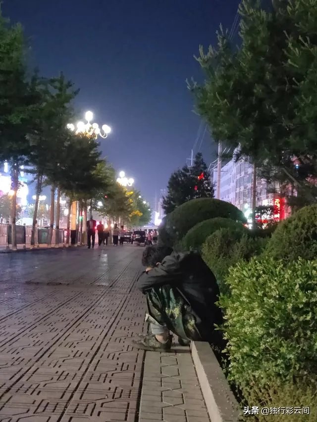 斗鱼周二珂停播俩月,再次出现竟是为了打广告,网友:不拿粉丝当人看,你怎么看?