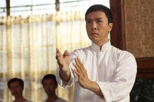 李小龙逝世46周年,为什么他会被誉为“中国功夫之神”?