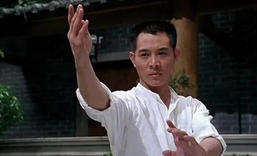 李连杰现在的真实现状2019:55岁李连杰回春近照