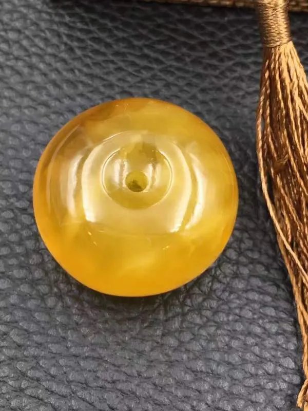 琥珀蜜蜡,你是怎么佩戴的,戴错了可是要出大事的