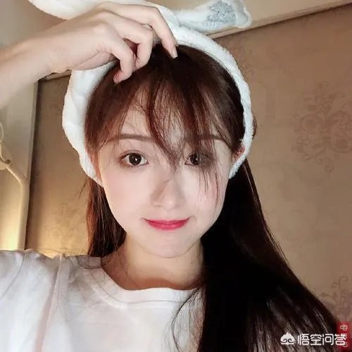 斗鱼周二珂停播俩月,再次出现竟是为了打广告,网友:不拿粉丝当人看,你怎么看?