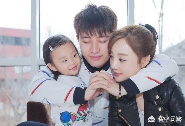 李小璐微博背景墙换成与贾乃亮的婚纱照,两人真的要复合吗?
