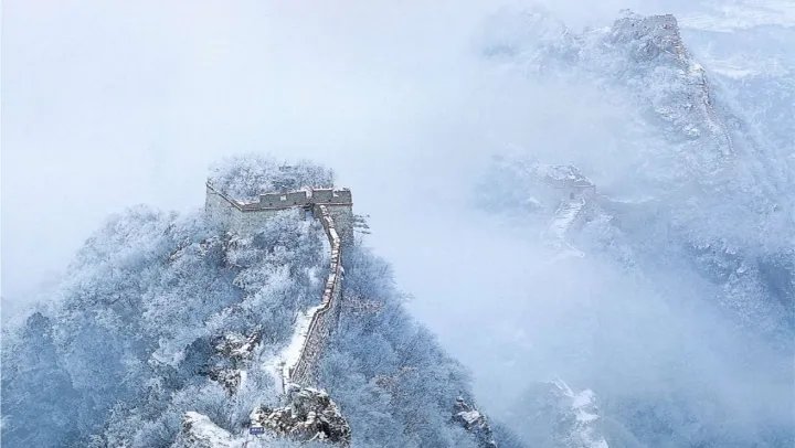毛泽东写<<沁园春.雪>>的背景是什么？