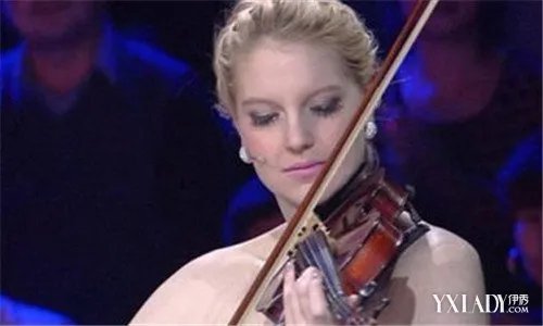 撒贝宁与女友领证妻子李白被曝二婚