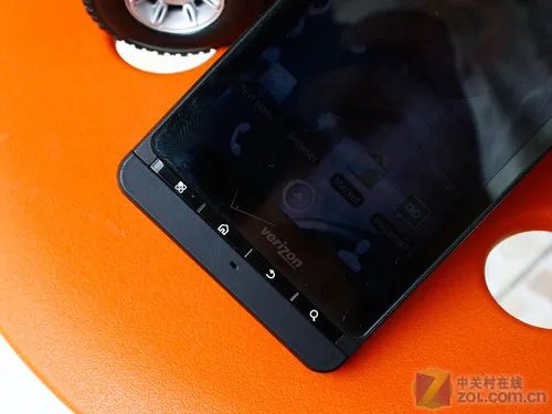 4.3吋纯爷们儿象征 摩托罗拉Droid X评测