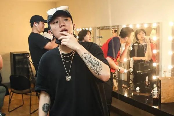 李小璐与PG One定居美国,为爱走天涯你怎么看?