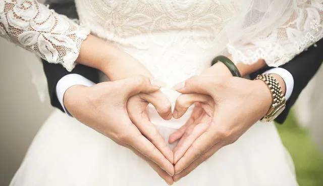 结婚纪念日是按照领证时间还是婚礼时间 结婚一周年按阴历还是阳历来算