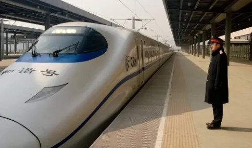 今起铁路客票预售期临时调整为5天,这是为了配合疫情防控吗?