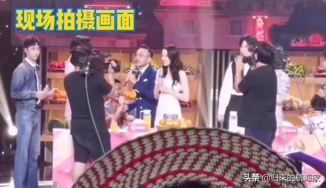 男观众冲上舞台向迪丽热巴求婚属于直播事故吗？如何看待这件事？