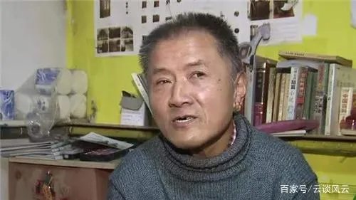 山东老人男扮女装16年,终日浓妆艳抹留长发,背后的故事为何令人心酸?