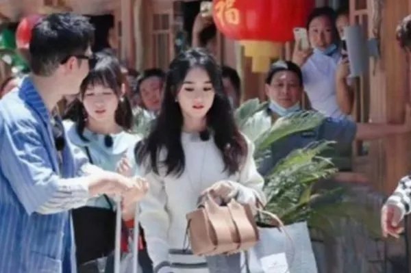 赵丽颖黄晓明买菜是怎么回事？