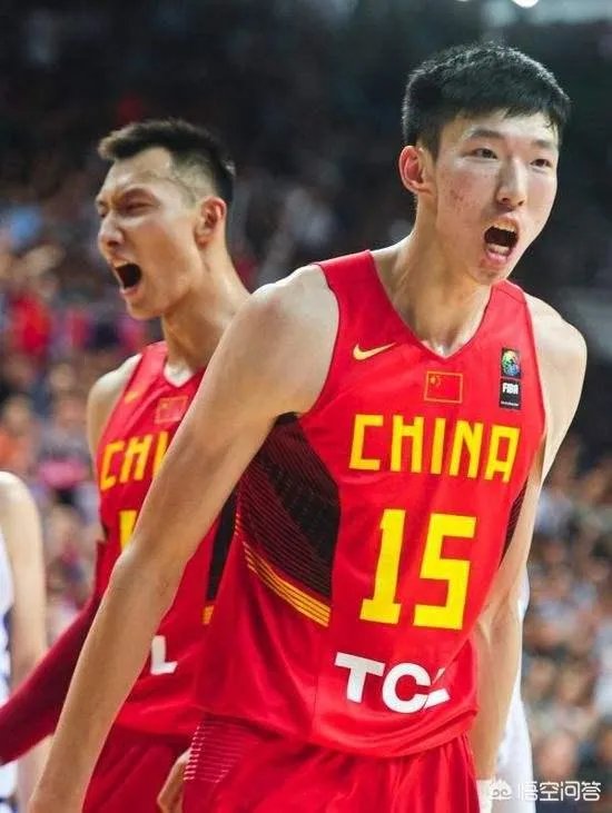 世界杯首战，中国男篮球员周琦拼到抽筋，如何评价周琦的拼搏精神？