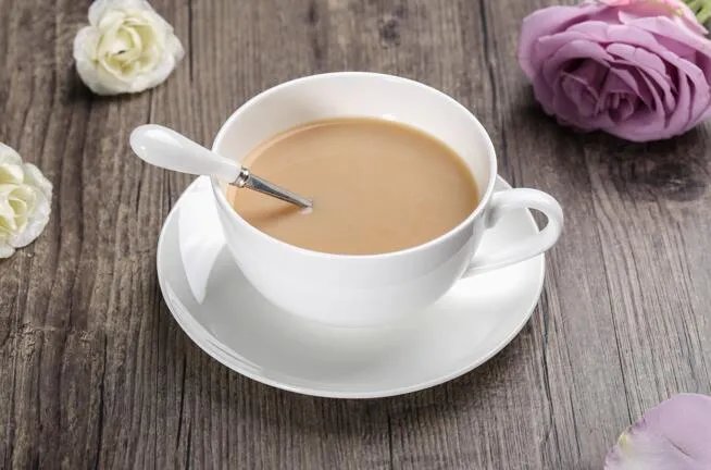 秋天的第一杯奶茶文案朋友圈 八月的第一杯奶茶的说说