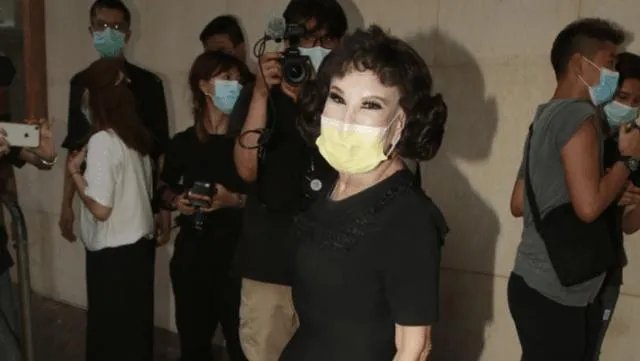 赌王灵堂出现闹事者，自称是赌王私生女，喊话要见何超琼，她这是什么操作？