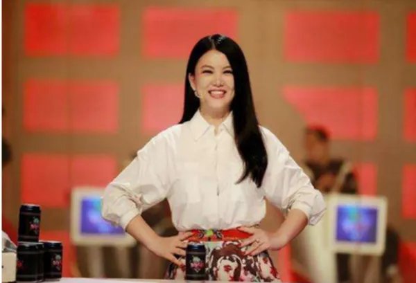 湖南卫视两任一姐李湘和谢娜现状如何?谁发展得更好?