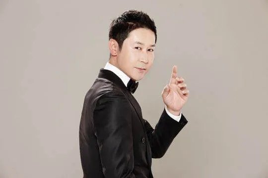 《SNL Korea》的主持人是谁？