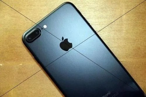 苹果一直不再开发小屏幕 iPhone 的原因是什么？