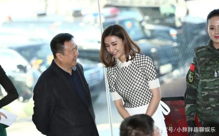两婚两离的尤小刚，力捧小30岁女友，究竟图什么？