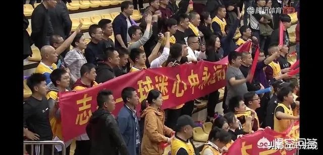 比赛还剩1分钟,林志杰下场,阿不都沙拉木鼓掌欢送,你怎么看?