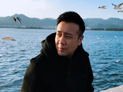 再也藏不住了，于和伟隐藏20年的老婆曝光，她到底是谁？