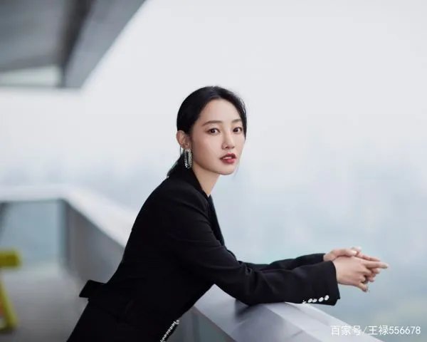 37岁白百何近况曝光,离婚后人气大跌,你认为她还能回归曾经吗?