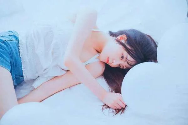 女生发“伤感朋友圈”引前男友报警上热搜,这说明了什么?