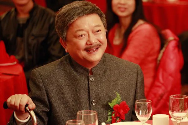 王刚在鉴宝节目一锤定音引发争议,其本人在收藏过程中有多少打眼经历?