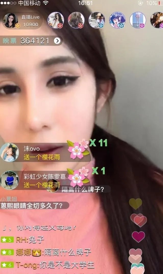 14岁就开始整容成“蛇精脸”,因炫富走红,现在又整成了混血,你怎么看?