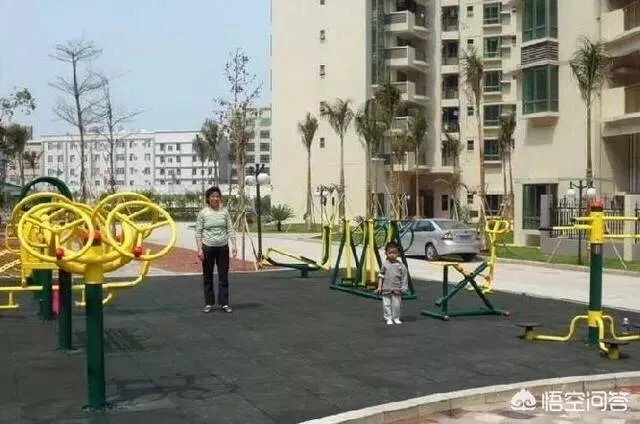 小区里的健身器材到底有用吗?